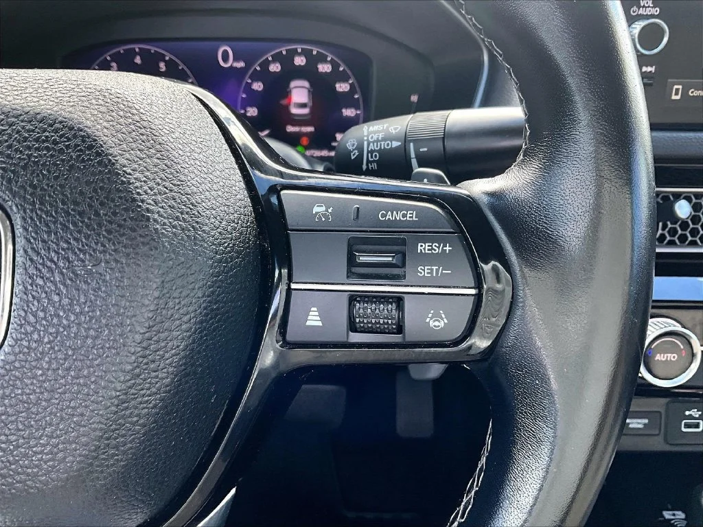 Used 2022 White Honda Touring image 24