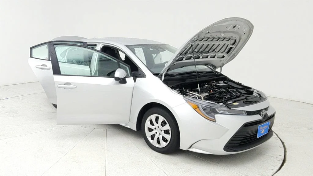 Used 2025  Toyota LE image 9