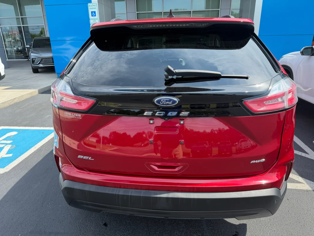 Used 2022 Red Ford SEL image 4