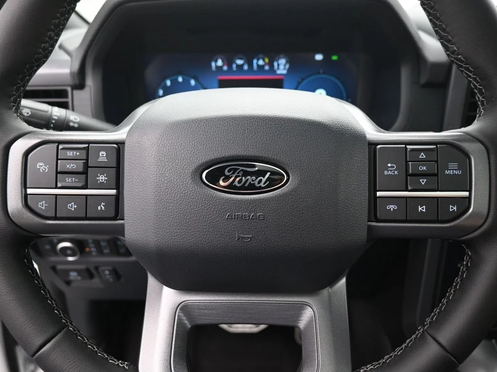 New 2025 Oxford White Ford XLT image 12