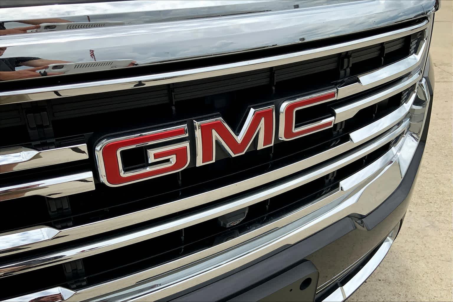 Used 2020 Carbon Black Metallic GMC SLT image 30