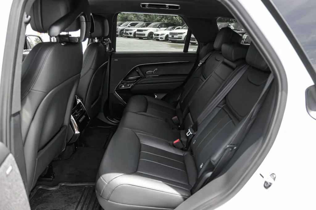 New 2026 Fuji White Land Rover Dynamic SE image 31