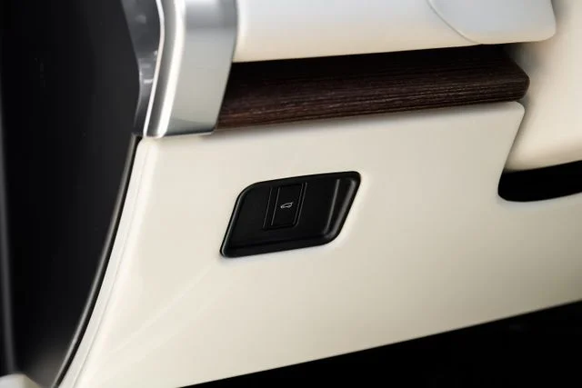 New 2026  Land Rover SE image 32