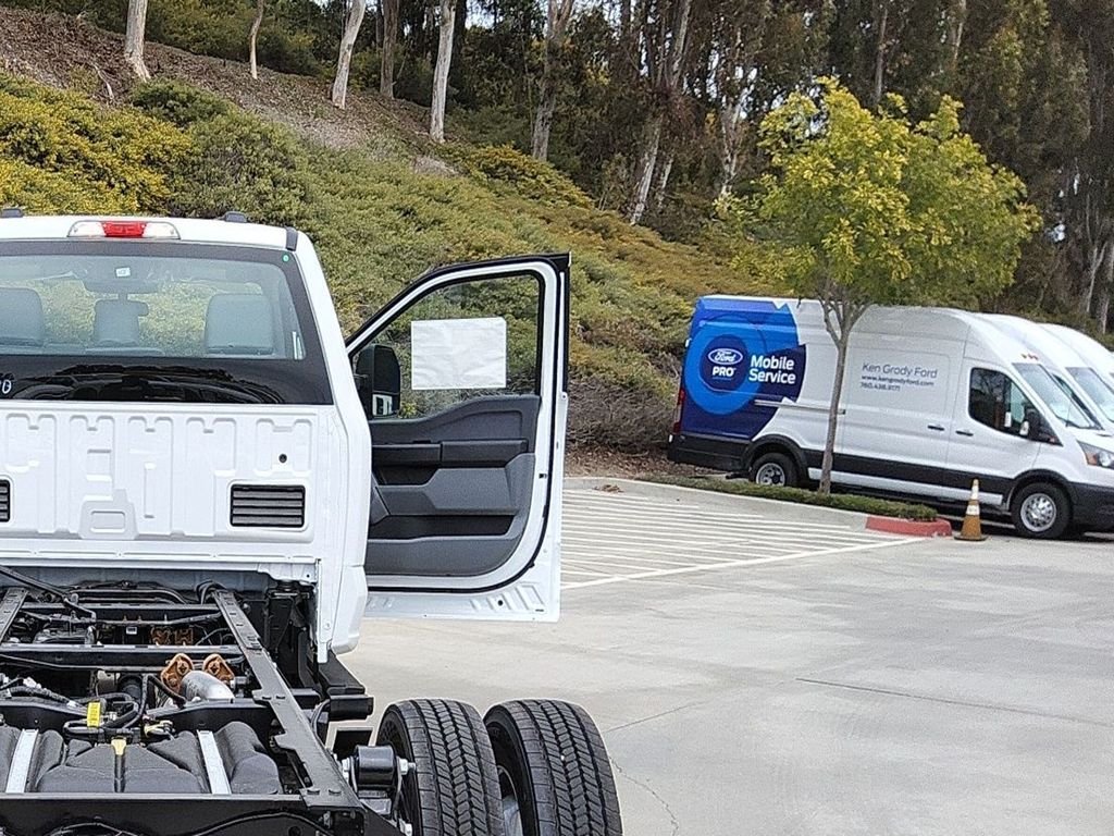 2025 Ford F-550 Super Duty Chassis Cab XL - Photo 23