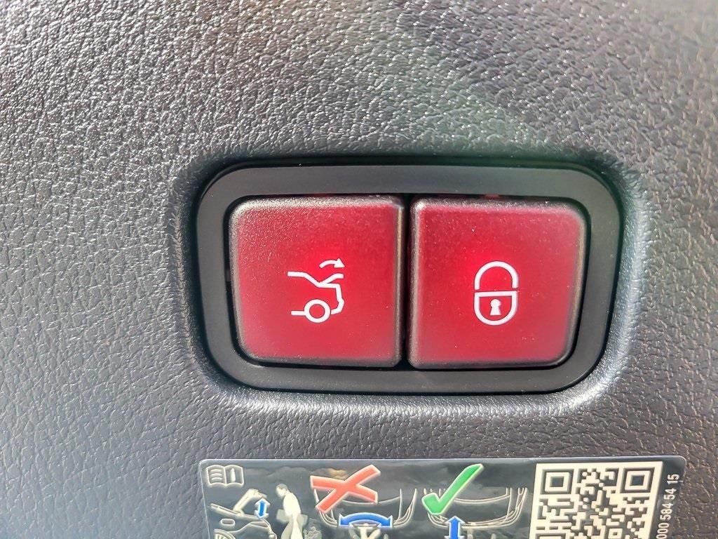 2025 MERCEDES-BENZ CLE - Image 17