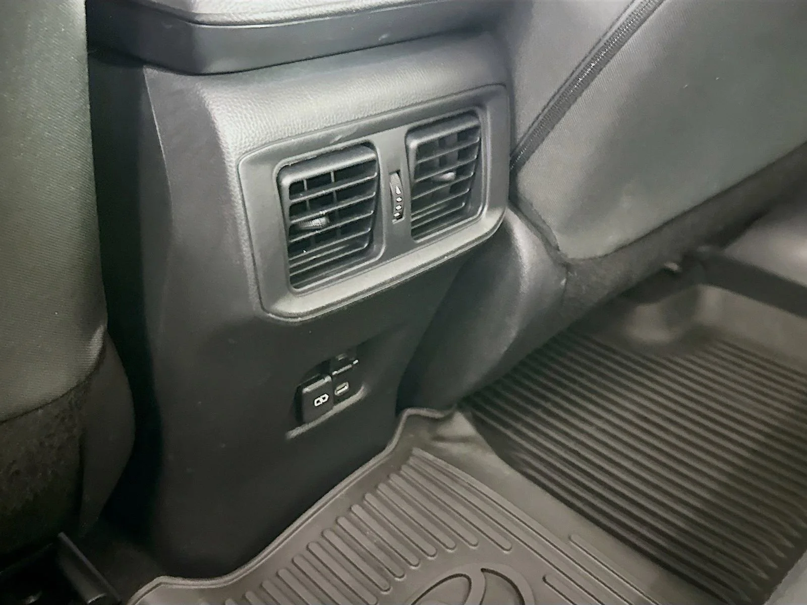 2023 Toyota RAV4 XLE - Photo 25