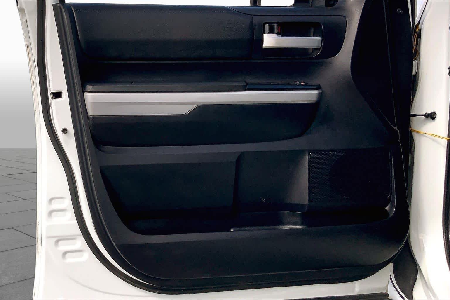 Used 2020 Super White Toyota SR5 image 21