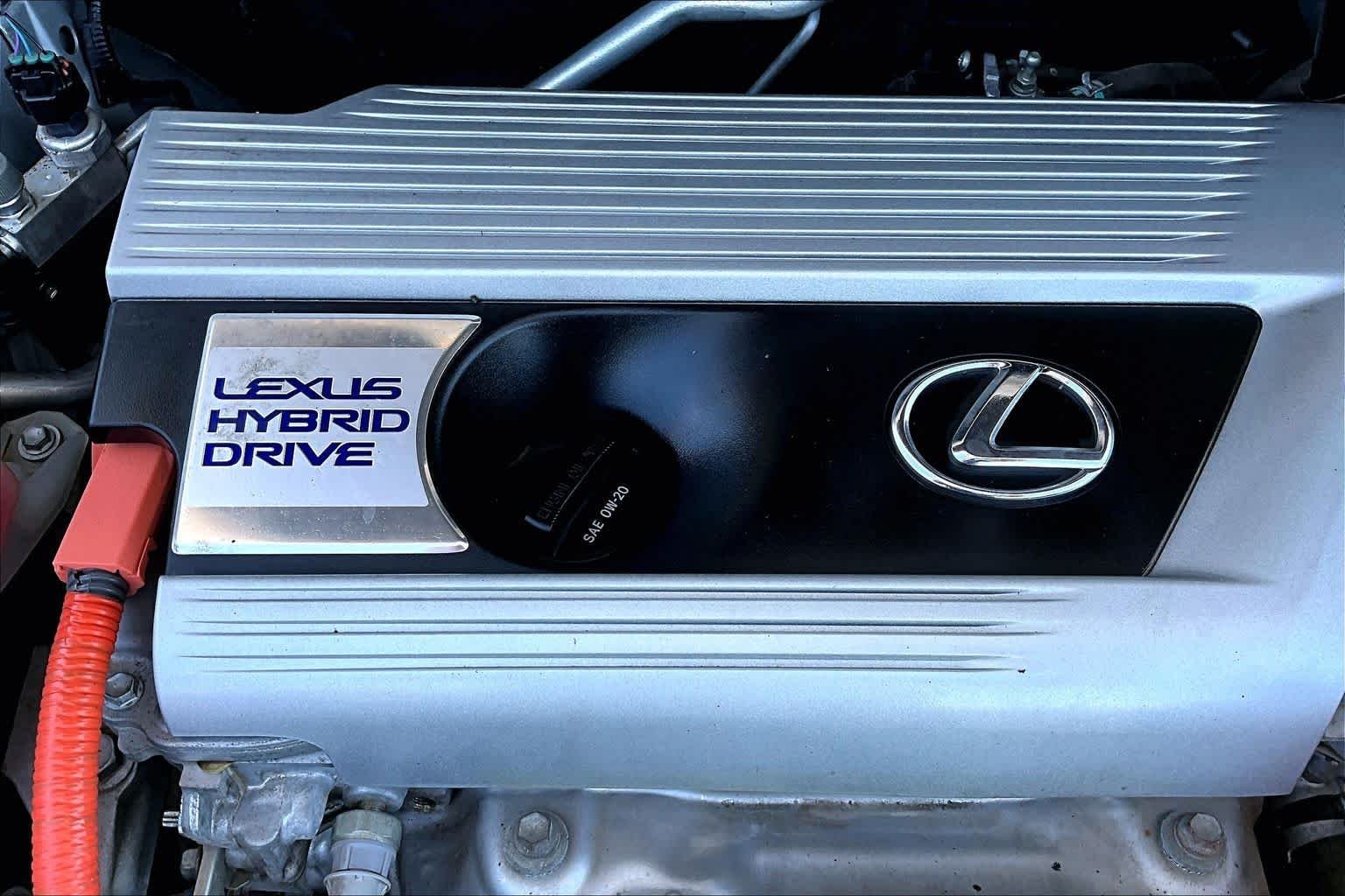 Used 2015 Silver Lining Metallic Lexus  image 32
