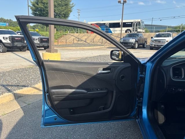 Used 2019 Blue Dodge SXT image 6