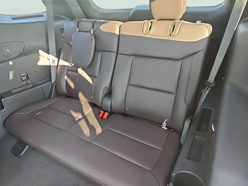 New 2026 Star White Metallic Tri-Coat Ford Platinum™ image 26