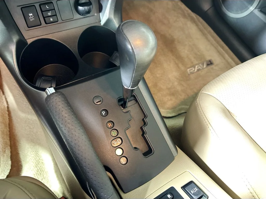 Used 2011 Green Toyota Limited image 18