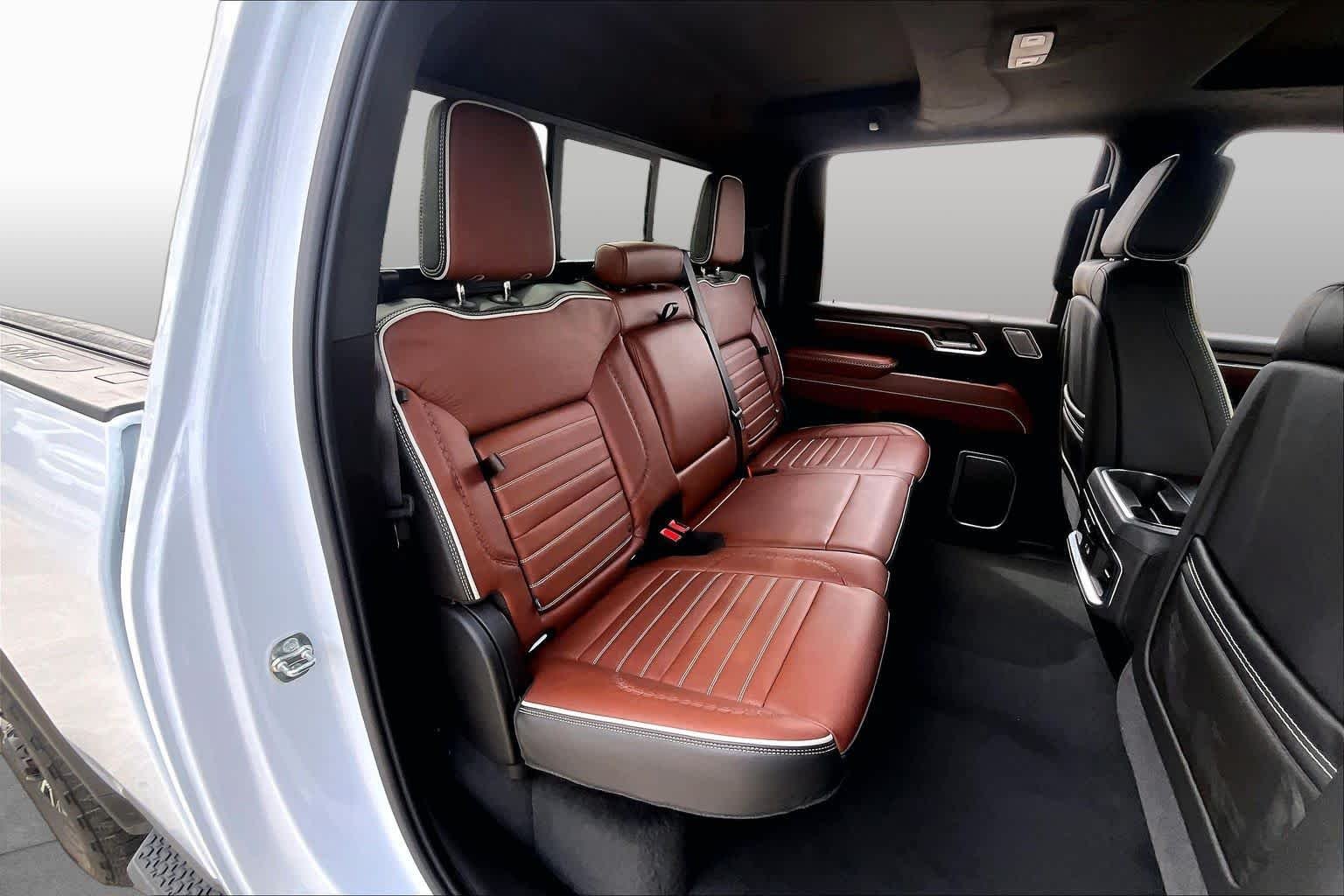Used 2026 Glacier White Tricoat GMC Denali Ultimate image 20