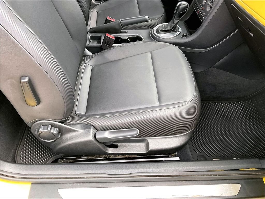 Used 2012 Saturn Yellow Volkswagen 2.5L image 31