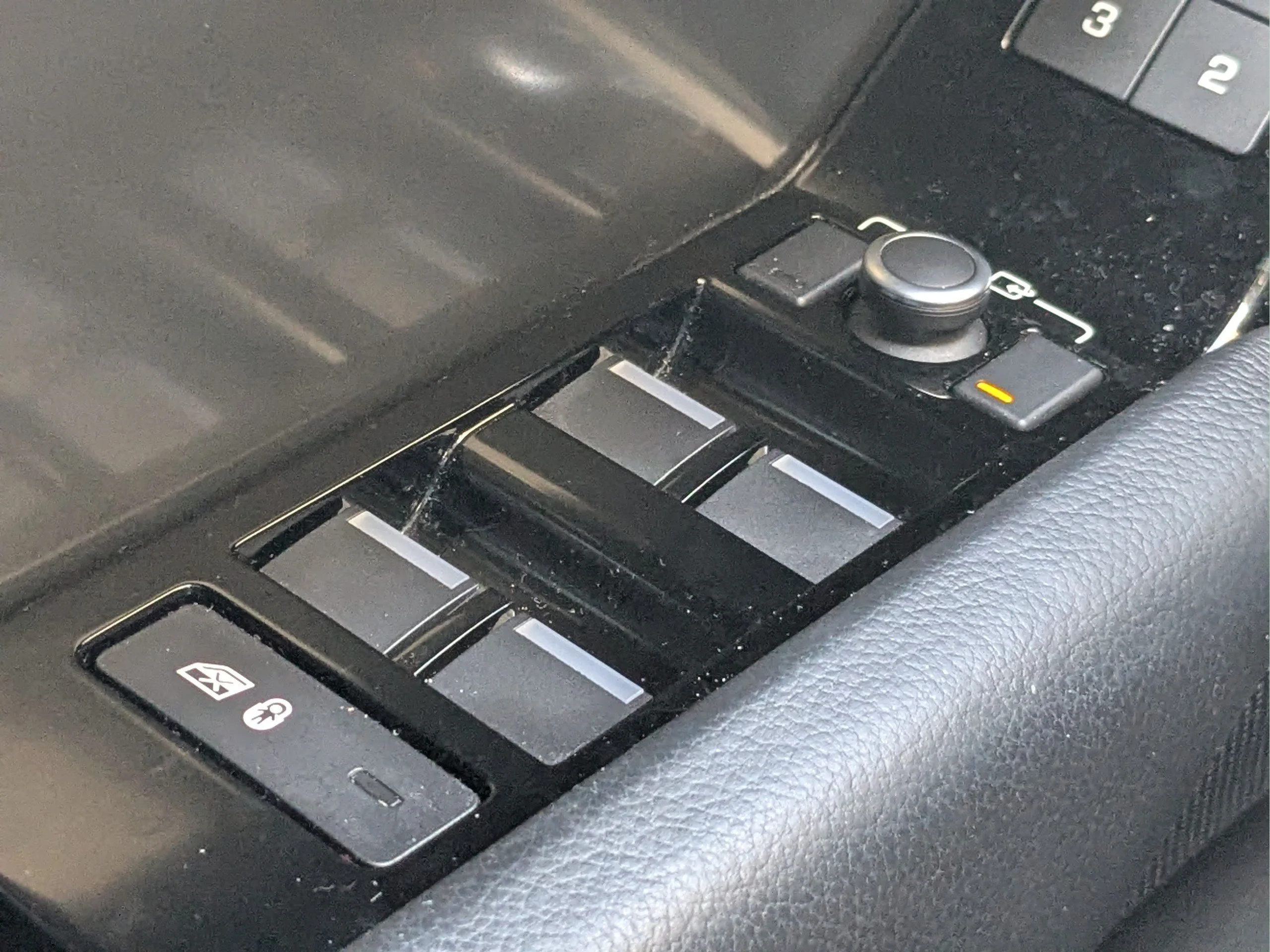 Used 2019 Silver Land Rover S image 18
