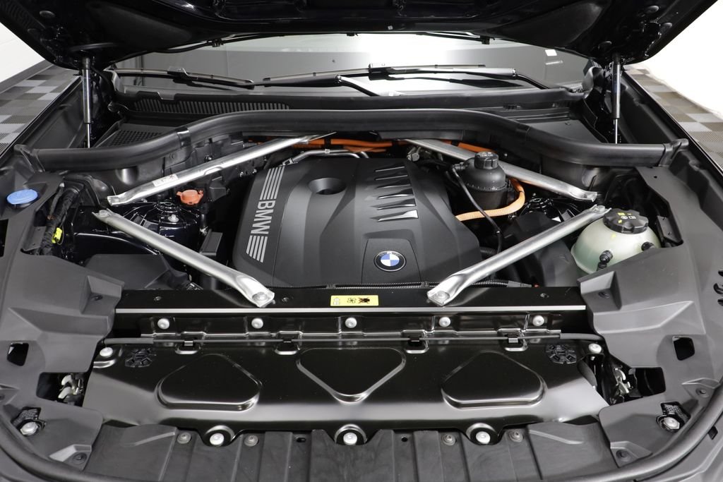New 2026 Carbon Black Metallic BMW xDrive50e image 27