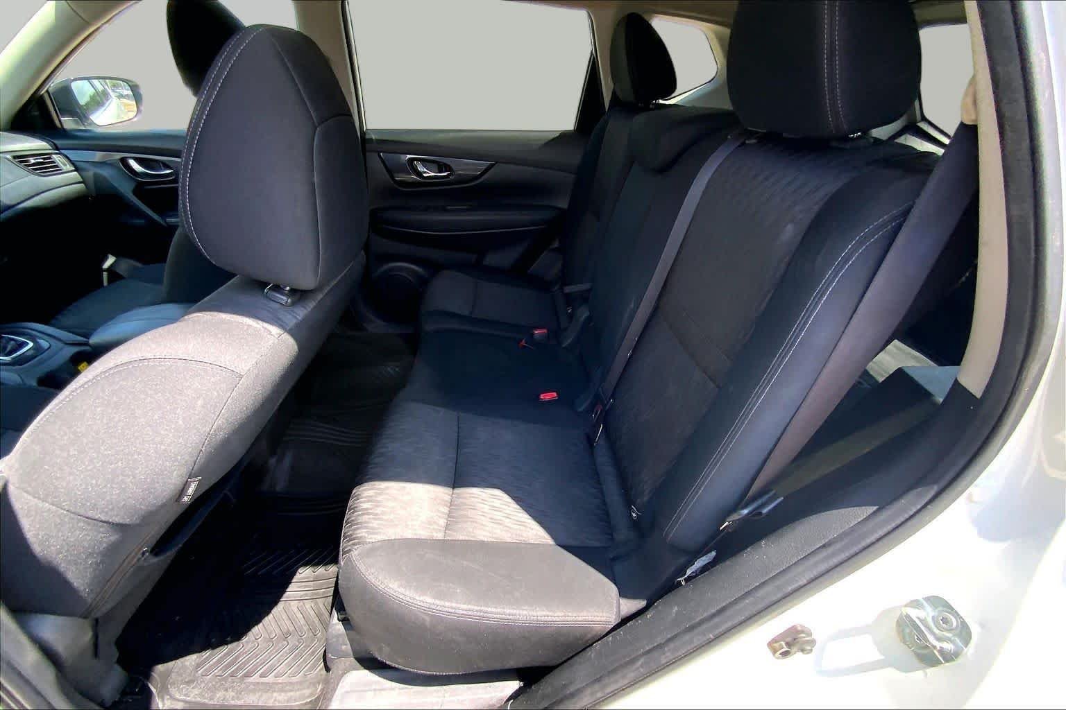 Used 2017 Glacier White Nissan SV image 19
