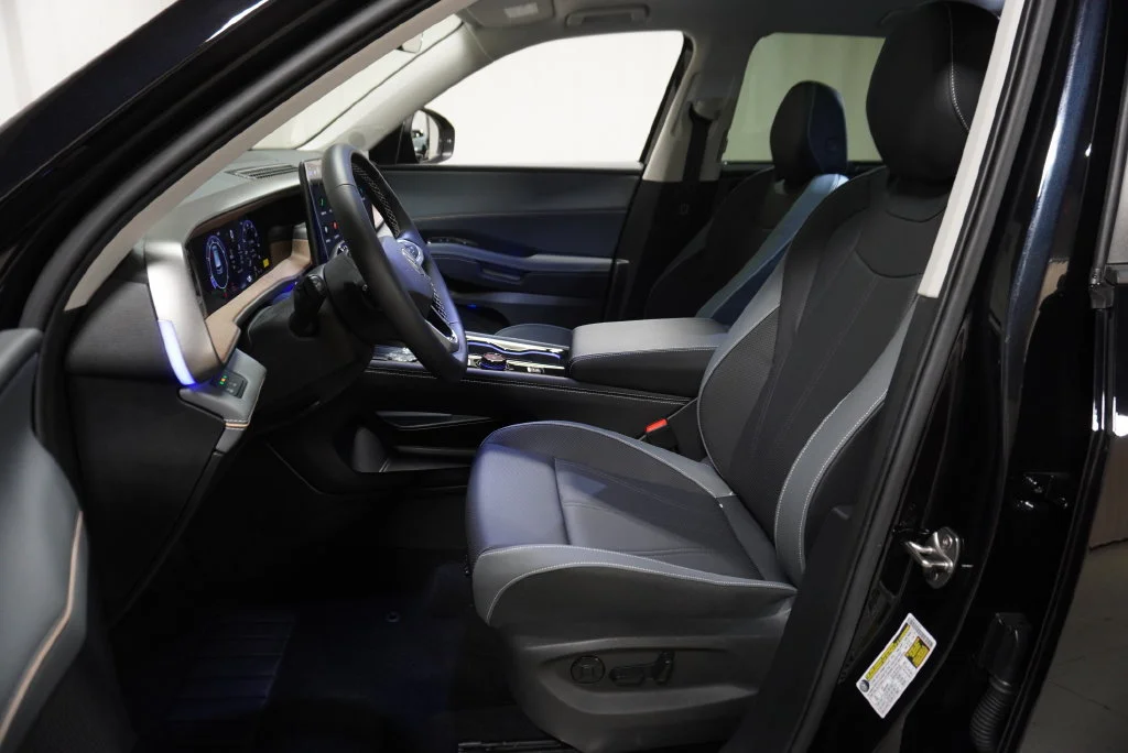 New 2027 Deep Black Volkswagen SE w/Technology image 10