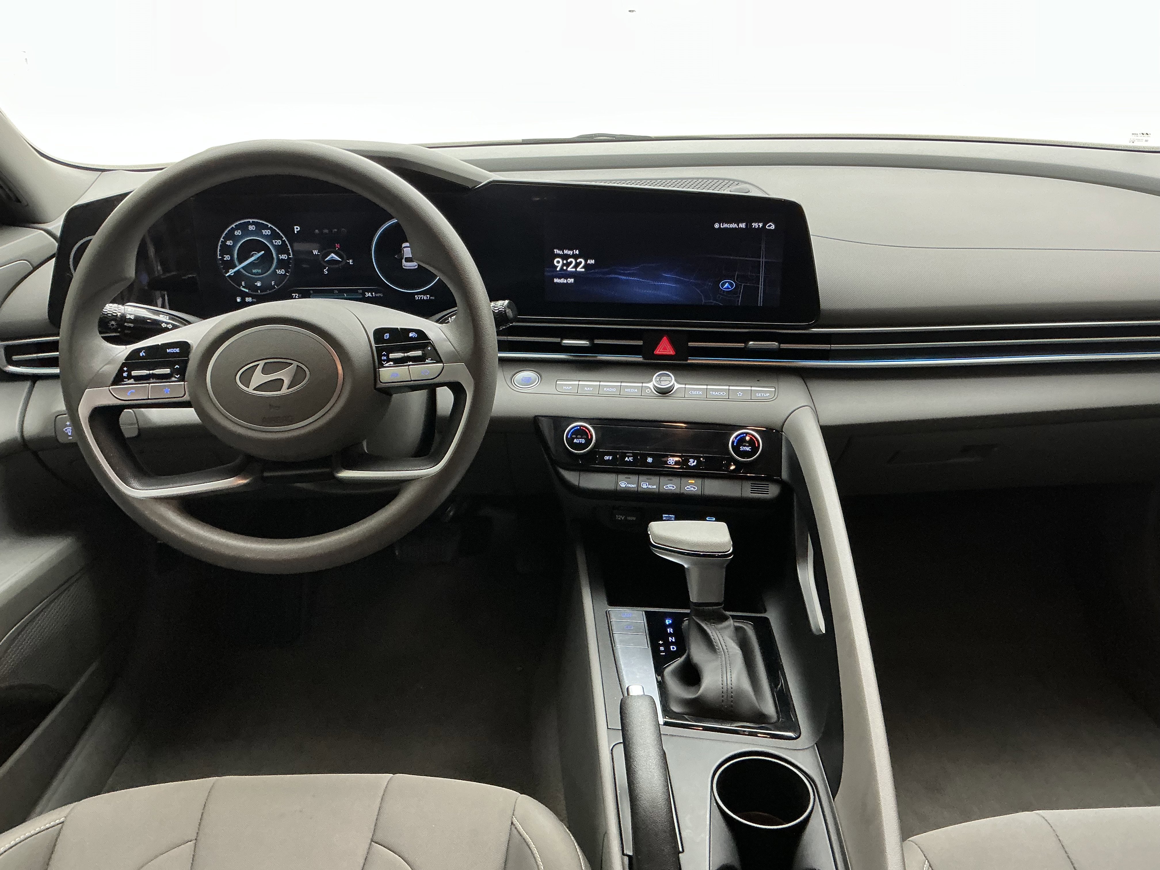 2024 Hyundai Elantra SEL - Photo 19
