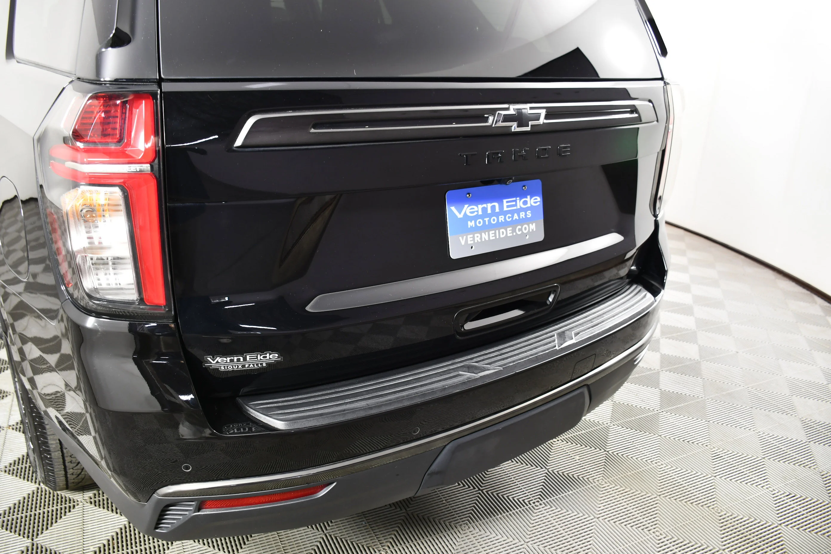 Used 2021 Black Chevrolet Z71 image 15