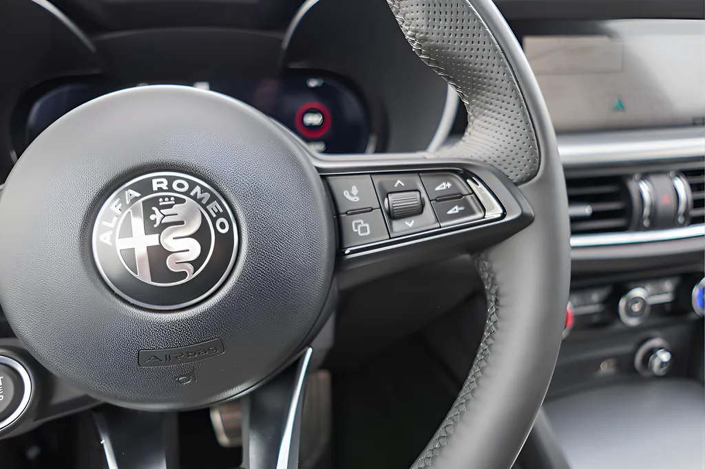2026 Alfa Romeo Stelvio Base - Photo 30