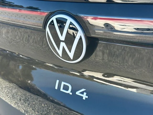 New 2026 Deep Black Pearl Volkswagen Pro image 13