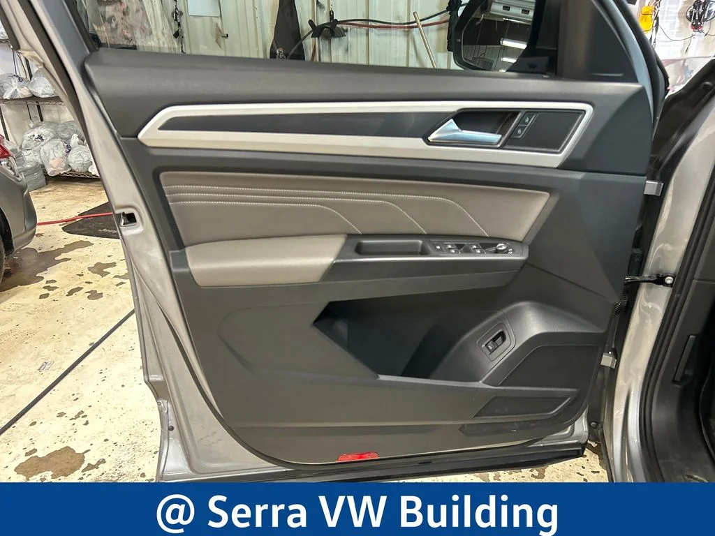 Used 2022  Volkswagen 3.6L V6 SEL R-Line image 17