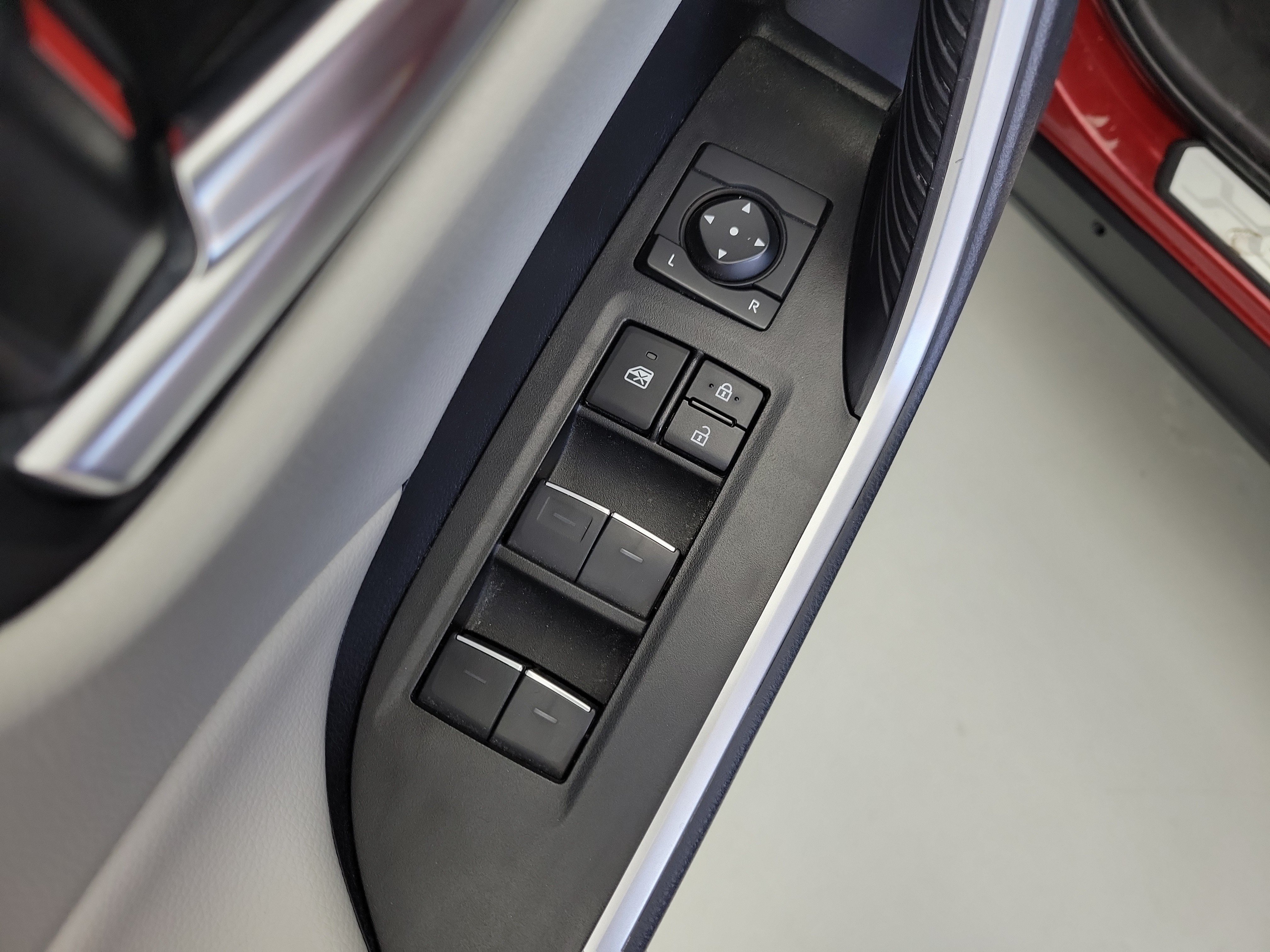 Used 2025 Ruby Flare Pearl Toyota XLE image 23