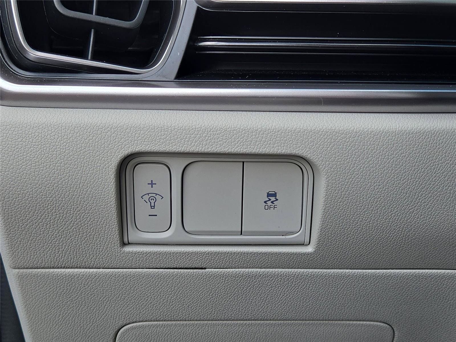 Used 2025 Silver Kia S image 23