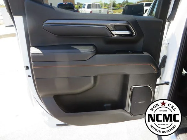 Used 2025 White GMC AT4 image 41