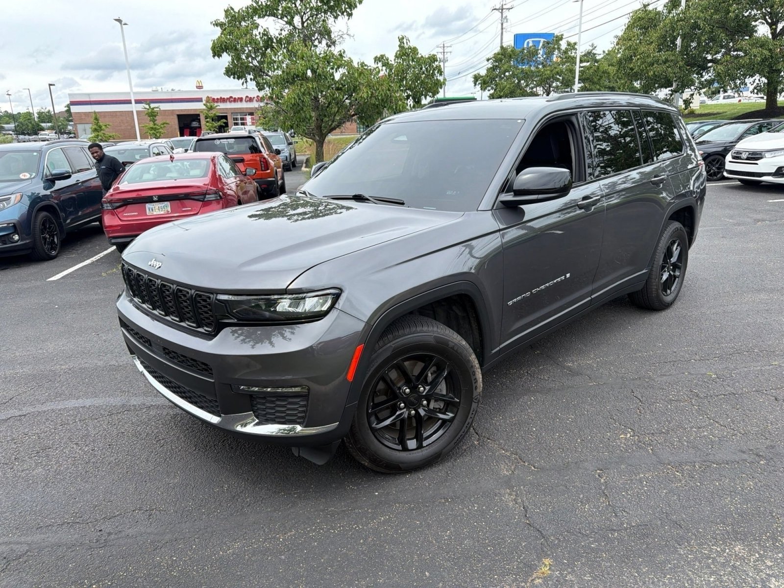 Used 2023 Baltic Gray Metallic Clearcoat Jeep Laredo image 5