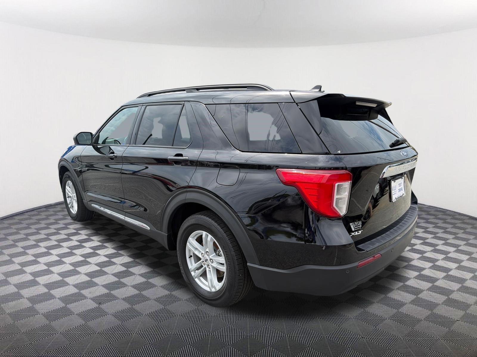 Used 2023 Agate Black Metallic Ford XLT image 5