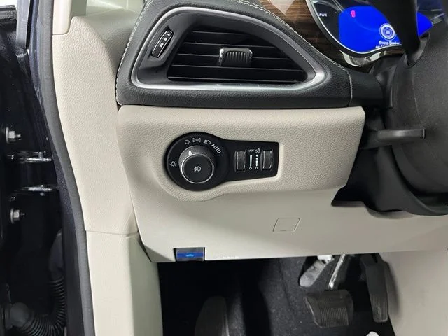 Used 2021 Gray Chrysler Limited image 18