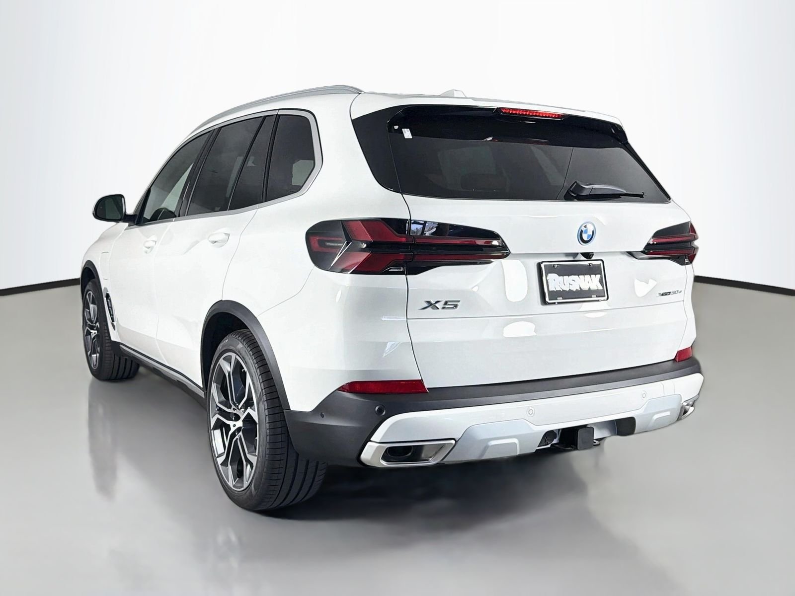 New 2026 Alpine White BMW xDrive50e image 5