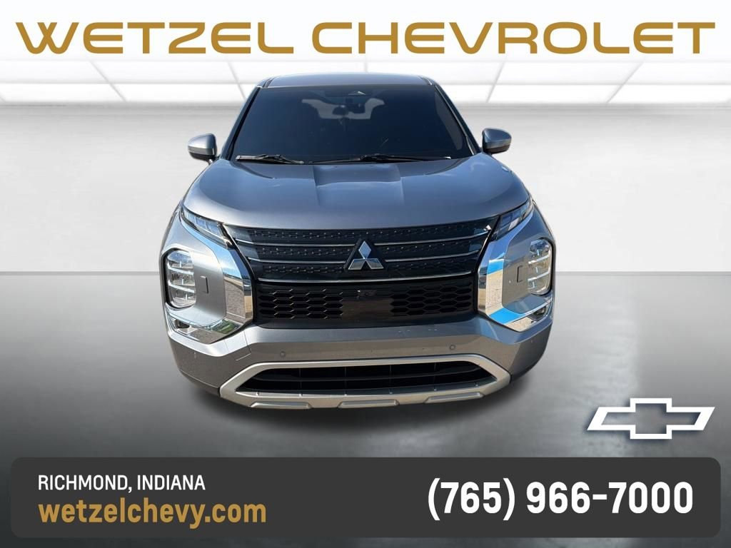 Used 2024  Mitsubishi SE image 3