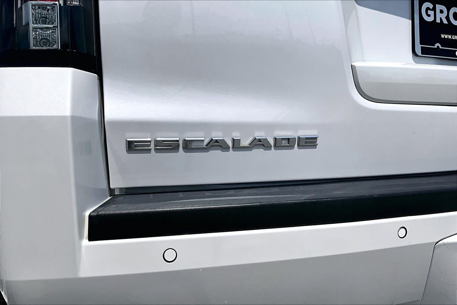 Used 2020 Crystal White Tricoat Cadillac Platinum image 31