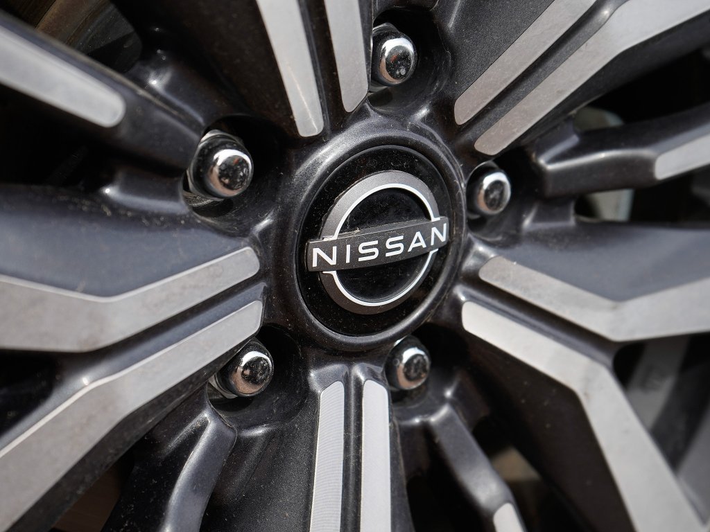 Used 2024 Boulder Gray Pearl Nissan SR image 12