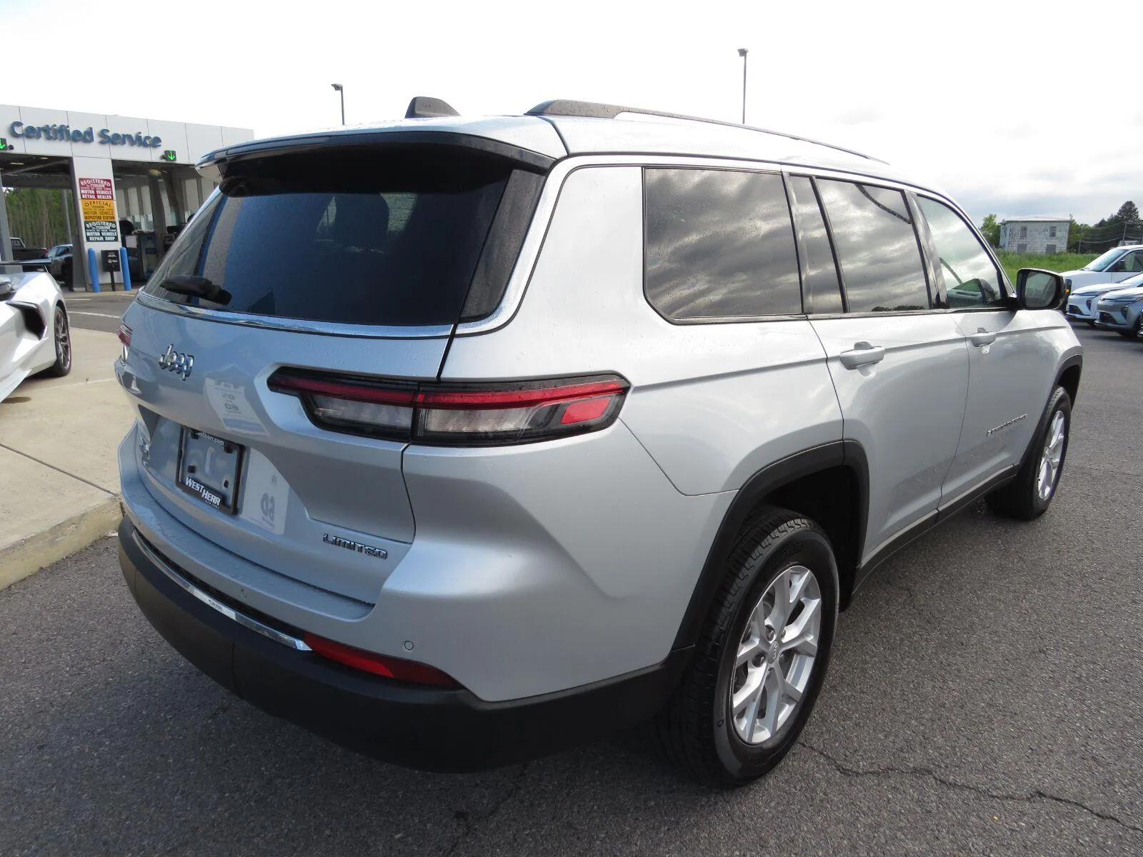 Used 2023 Silver Zynith Jeep Limited image 7