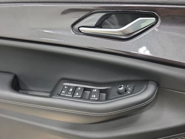 Used 2023 White Jeep Altitude X image 28