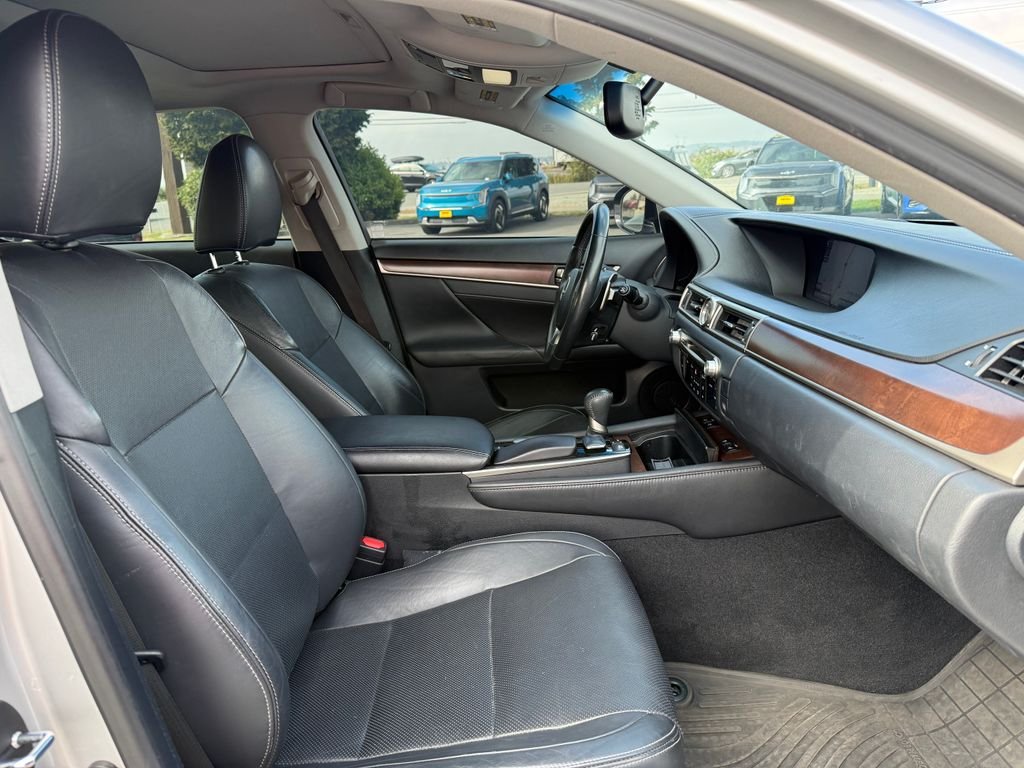 Used 2014 Silver Lexus 350 image 13