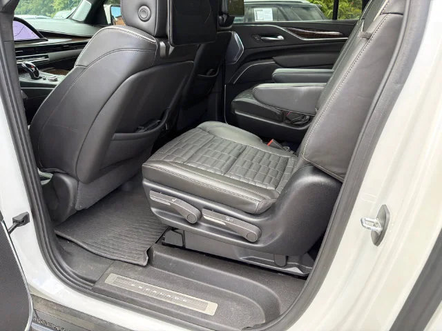 Used 2024 Crystal White Tricoat Cadillac Sport Platinum image 21