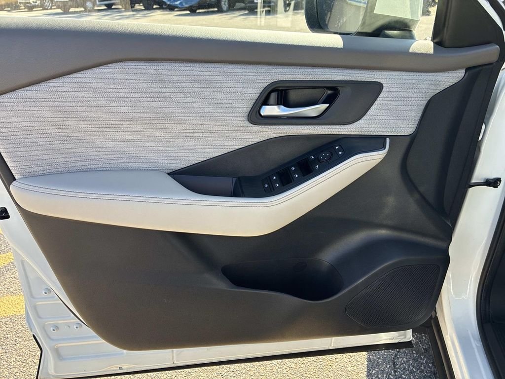 Used 2023 White Nissan SV image 19