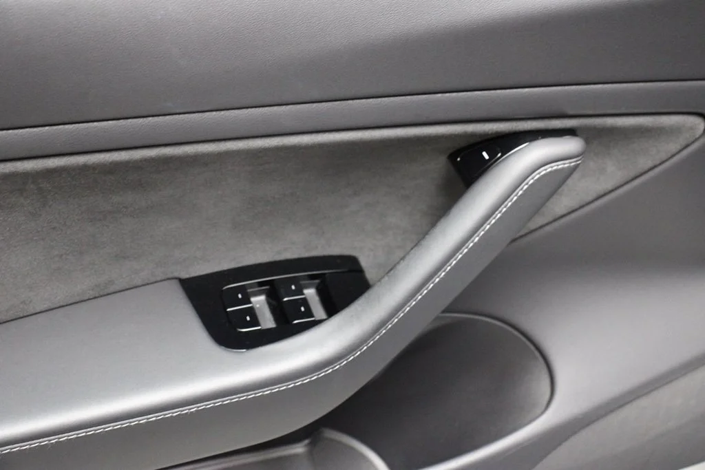 Used 2019 Deep Blue Metallic Tesla  image 35
