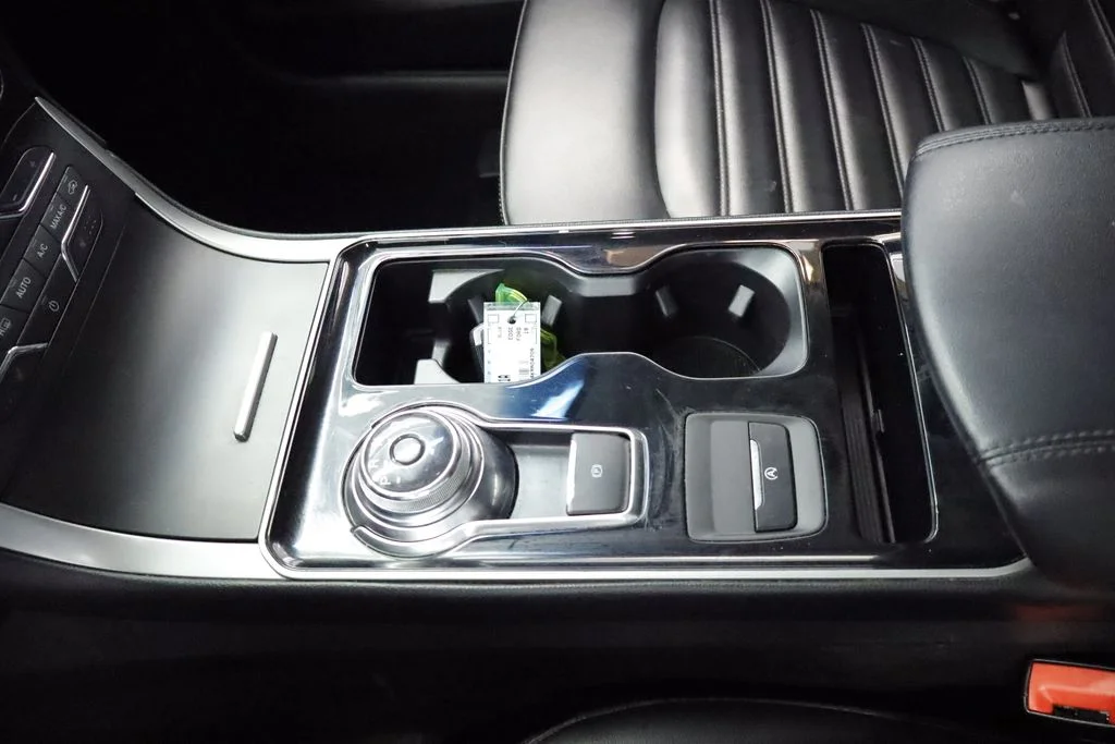 Used 2019 Green Ford SEL image 24
