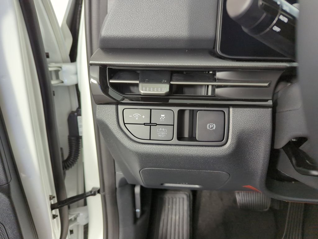 New 2026 Snow White Pearl Kia LX image 20
