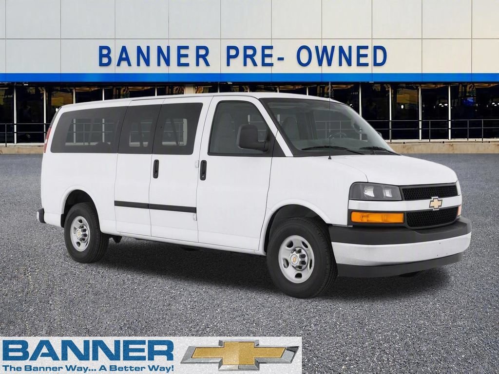 2025 Chevrolet Express 1LT