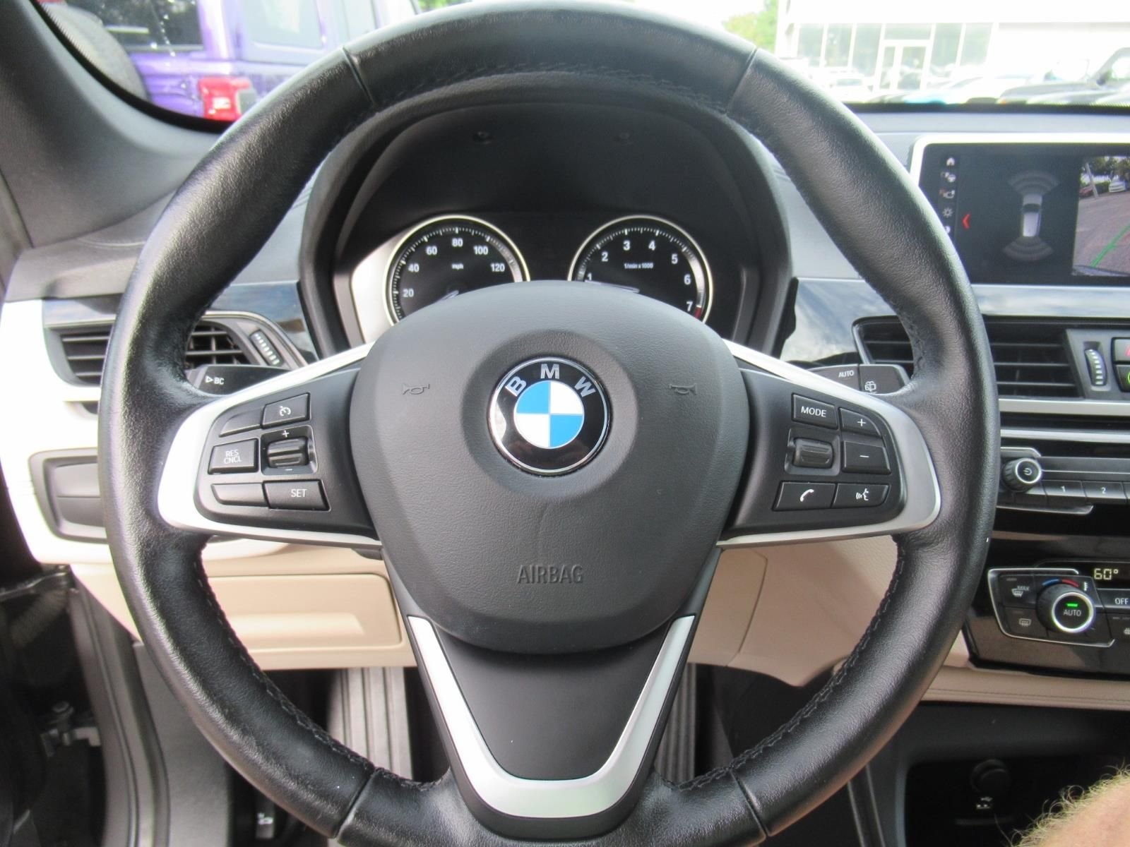 Used 2022 Gray BMW sDrive28i image 23