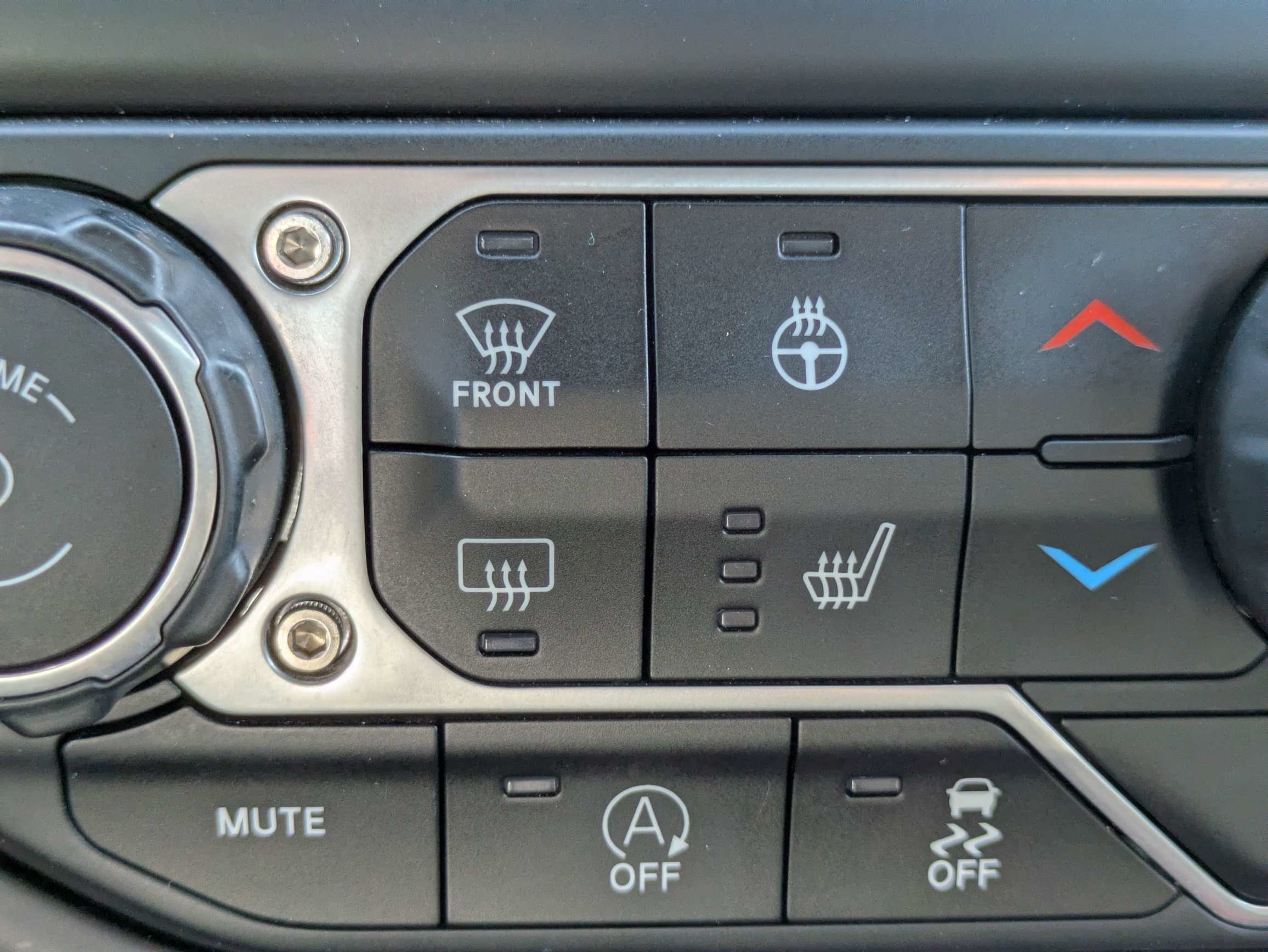 Used 2021 White Jeep Mojave image 18