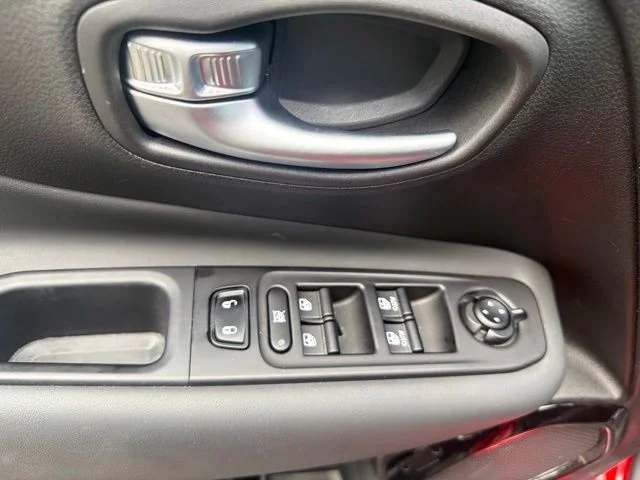 Certified Used 2022 Colorado Red Jeep Altitude image 13