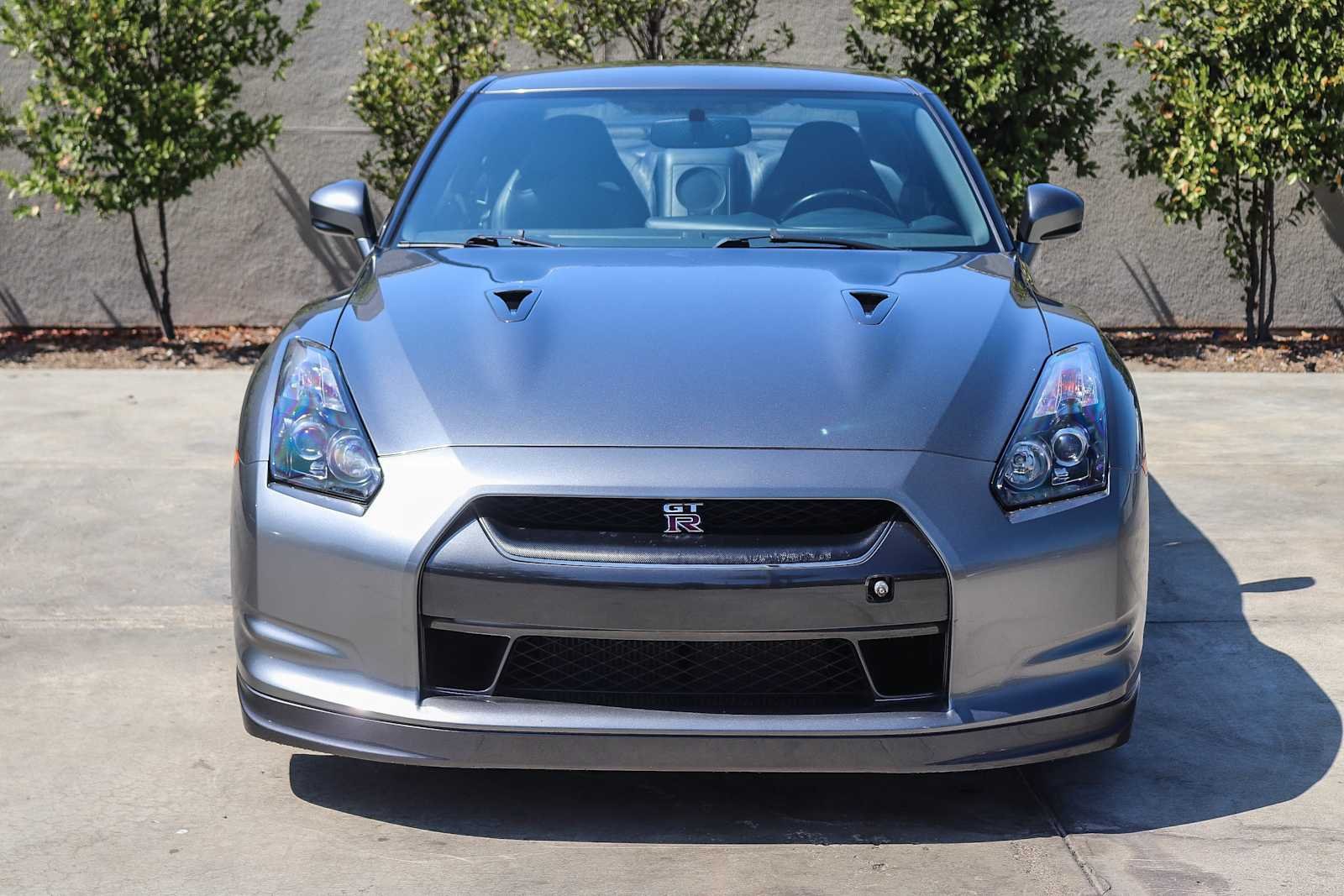 Used 2009 Gun Metallic Nissan Premium image 2