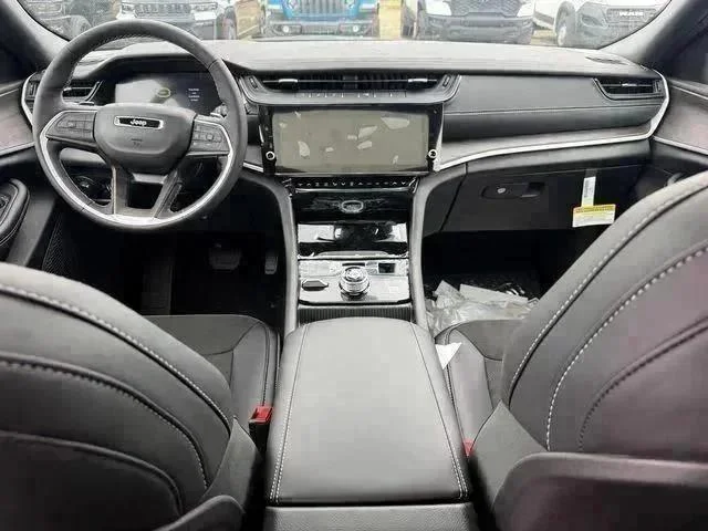 New 2026 Bright White Clear-Coat Exterior Paint Jeep Laredo image 26